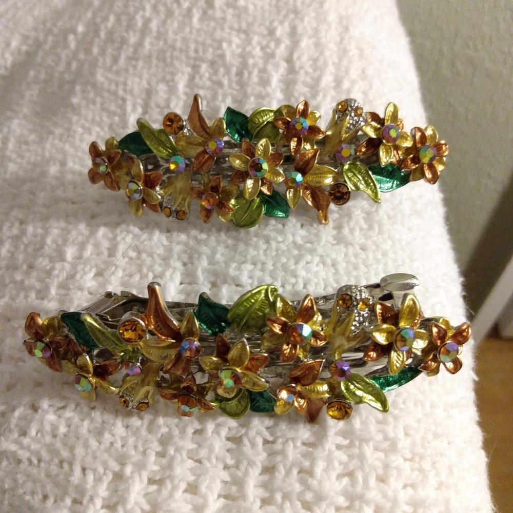 Pair of daffodil barrettes